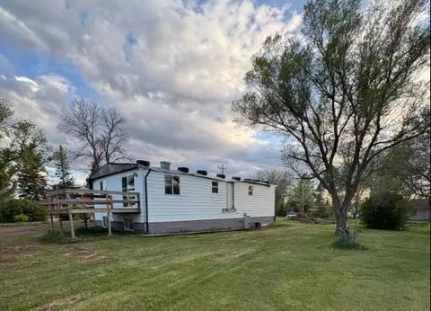 716 5th Ave E, New England, ND 58647