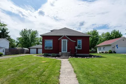 908 3rd St SW, Waseca, MN 56093
