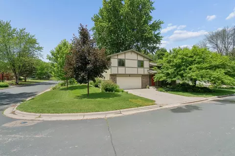 503 Laredo Ln, Chanhassen, MN 55317