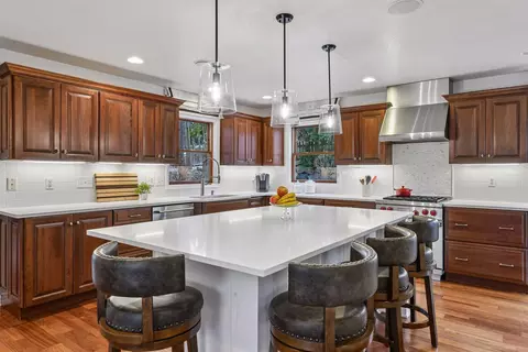 126 Courtland St, Excelsior, MN 55331