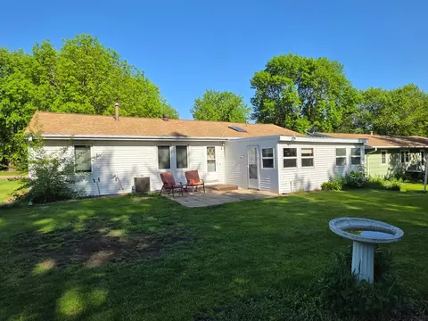 Exterior - 891 Winnie Ave, Windom, MN 56101 photo 4 of 5