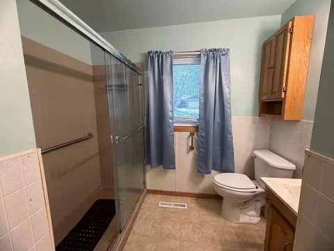 Bath - 891 Winnie Ave, Windom, MN 56101 photo 1 of 3