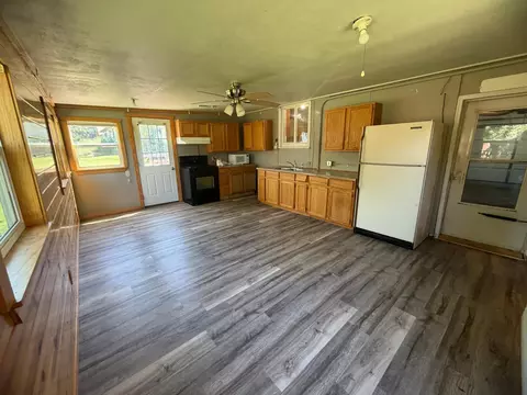 Kitchen - 891 Winnie Ave, Windom, MN 56101 photo 3 of 3