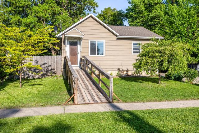 405 14th St N, Moorhead, MN 56560