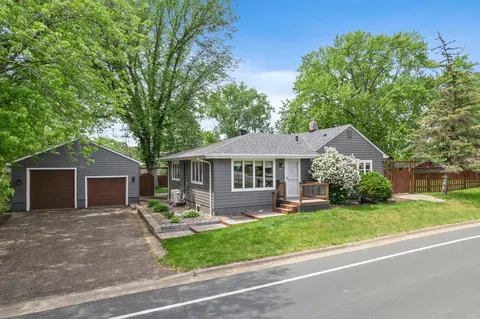 107 Hallam Ave S, Mahtomedi, MN 55115
