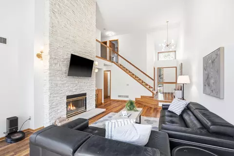6263 Sequoia Cir, Eden Prairie, MN 55346