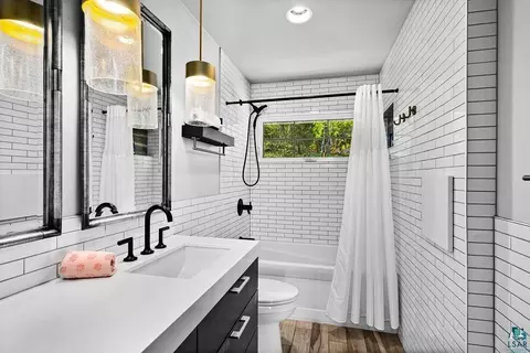 Bath - 3801 Rockview Ct, Duluth, MN 55804 photo 1 of 3