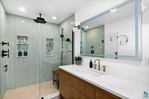 Bath - 3801 Rockview Ct, Duluth, MN 55804 photo 2 of 3