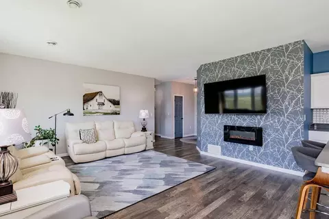 Living - 354 Spruce St, Mapleton, ND 58059 photo 1 of 2
