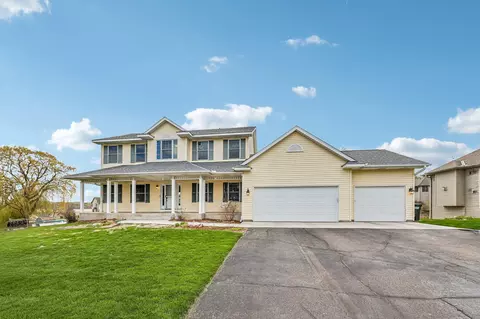 2608 Sandterra Cir, White Bear Township, MN 55110