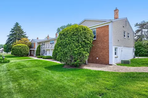 1366 Colonial Dr, Roseville, MN 55113