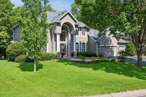 9190 Victoria Dr, Eden Prairie, MN 55347