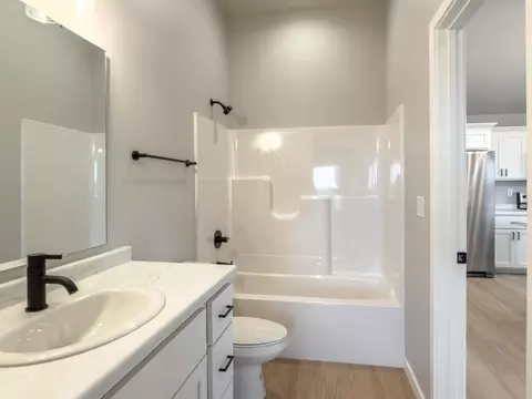 Bath - 6290 87th Ave S, Horace, ND 58047 photo 1 of 3