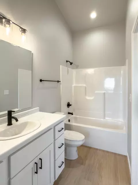 Bath - 6290 87th Ave S, Horace, ND 58047 photo 3 of 3