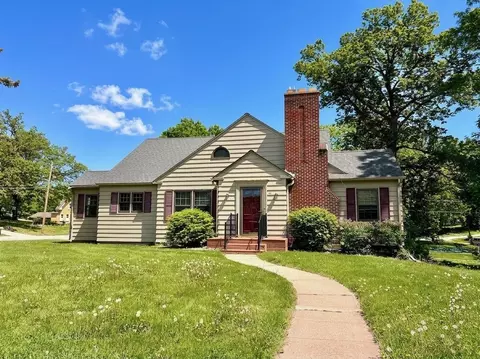 26 Birch St NE, New London, MN 56273