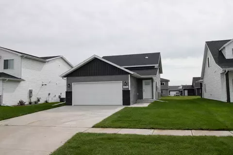 6276 85 Ave S, Horace, ND 58047