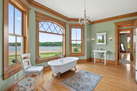 Bath - 7750 Erick St, Loretto, MN 55357 photo 4 of 6