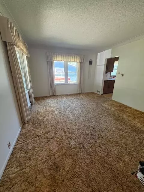 Living - 808 Grove Ave, Montevideo, MN 56265 photo 1 of 3