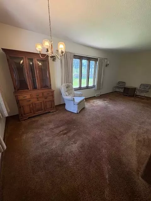 Living - 808 Grove Ave, Montevideo, MN 56265 photo 2 of 3