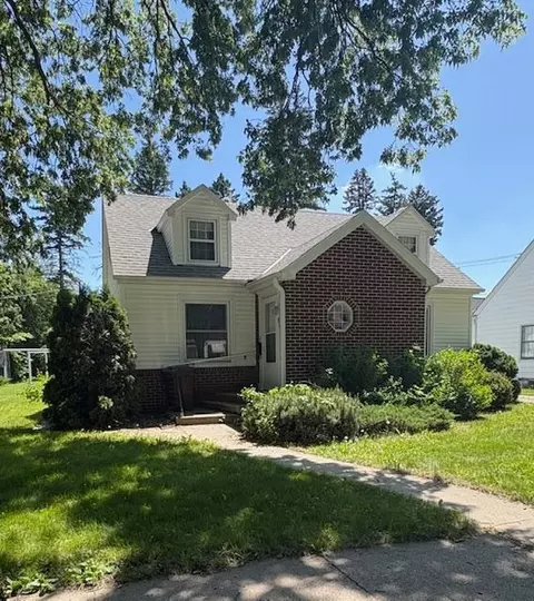 Exterior - 808 Grove Ave, Montevideo, MN 56265 photo 2 of 4