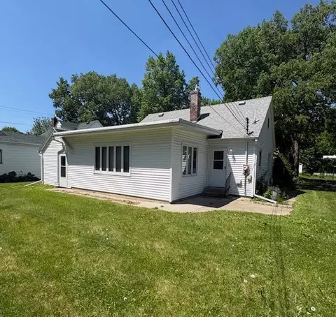 Exterior - 808 Grove Ave, Montevideo, MN 56265 photo 3 of 4