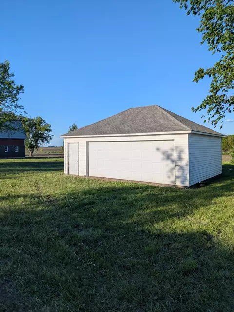 Exterior - 27600 County Road 18, Comfrey, MN 56019 photo 4 of 8