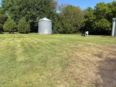 Exterior - 27600 County Road 18, Comfrey, MN 56019 photo 6 of 8