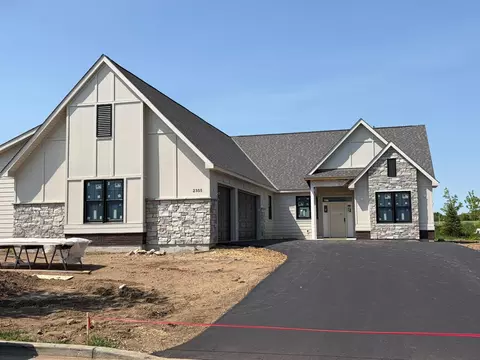 2355 Sydney Ln, Hudson, WI 54016