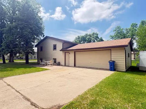 Exterior - 404 E 3rd St, Madison, MN 56256 photo 10 of 10