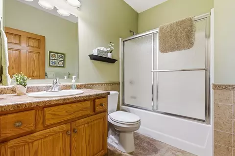 Bath - 1626 Thunderbird Rd, Marshall, MN 56258 photo 3 of 3