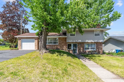 1870 7th St NW, New Brighton, MN 55112