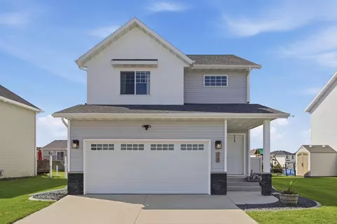 829 Cathy Dr W, West Fargo, ND 58078