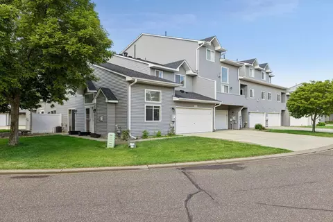 670 Kingfisher Ln #G, Woodbury, MN 55125