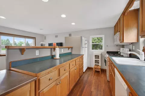 Kitchen - 642 Highway 55, Hamel, MN 55340 photo 4 of 4