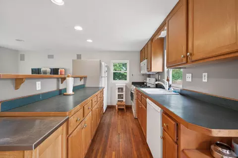 Kitchen - 642 Highway 55, Hamel, MN 55340 photo 2 of 4