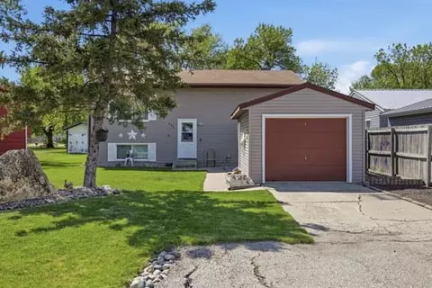 406 3rd Ave, Mapleton, ND 58059