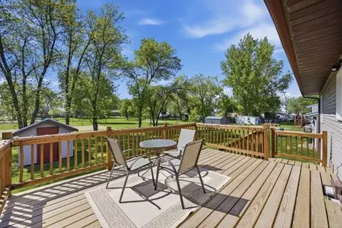 Exterior - 406 3rd Ave, Mapleton, ND 58059 photo 2 of 4