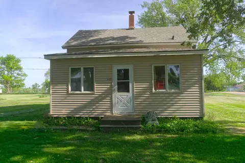 322 2nd St NE, Lidgerwood, ND 58053