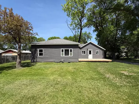 1514 Trott Ave SW, Willmar, MN 56201