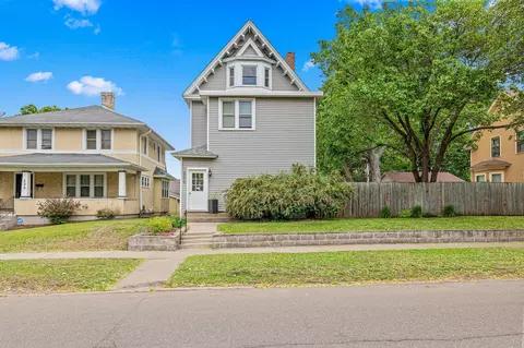 228 Victoria St N, Saint Paul, MN 55104