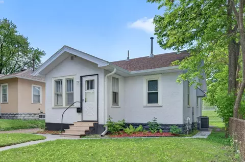 1690 Margaret St, Saint Paul, MN 55106