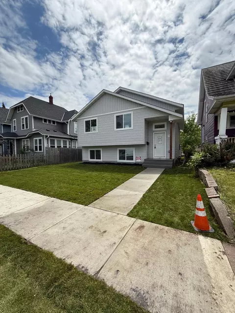 714 E Hawthorne Ave E, Saint Paul, MN 55106