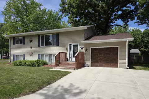 301 SE Fremont St, Brownsdale, MN 55918