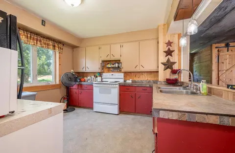 Kitchen - 15833 Sago 4, Warba, MN 55793 photo 1 of 3