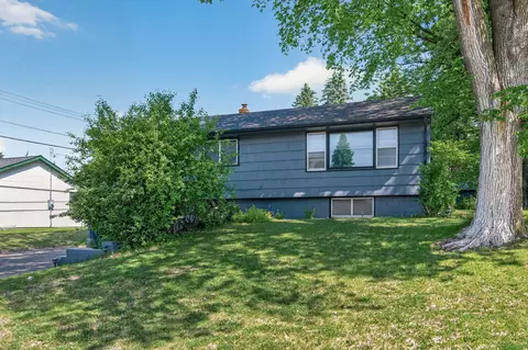 765 Rose Pl, Roseville, MN 55113