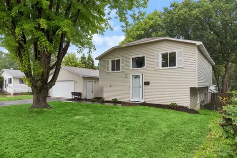 1888 Walnut St, Saint Paul, MN 55113