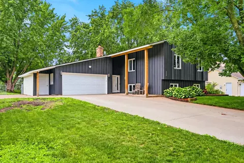 8009 W 104th St, Bloomington, MN 55438