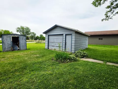 Exterior - 109 Willow Point Dr, Elysian, MN 56028 photo 4 of 6