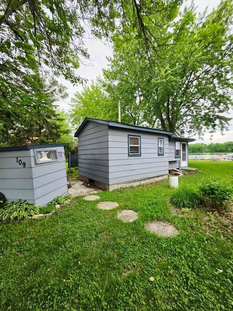 Exterior - 109 Willow Point Dr, Elysian, MN 56028 photo 5 of 6