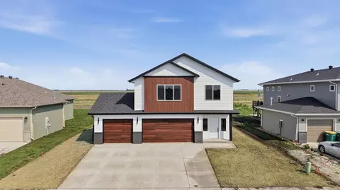 8446 61st St S, Horace, ND 58047